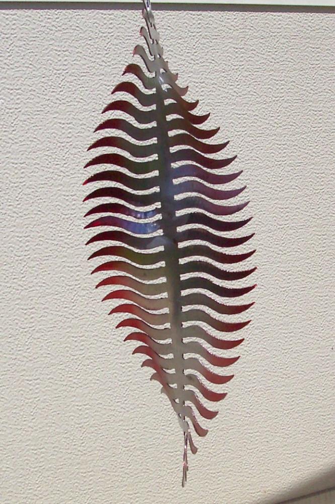 Hanging leaf shaped spinner formed from nested curved ribs
